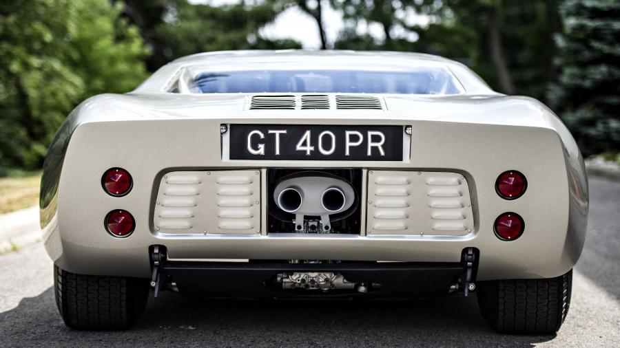  Ford GT40 Road Version (P/1028) 1966 года  (фото 10 из 11)